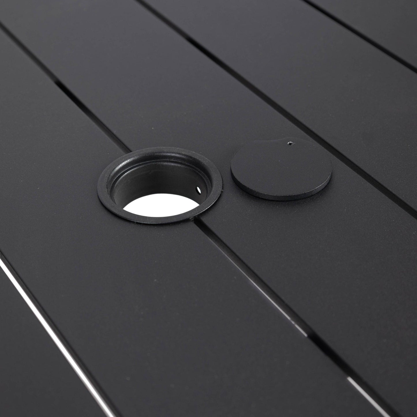 Set da pranzo da esterno da 9 pezzi in alluminio nero serie Chelsea di LeisureMod