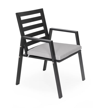 Set da pranzo da esterno da 9 pezzi in alluminio nero serie Chelsea di LeisureMod