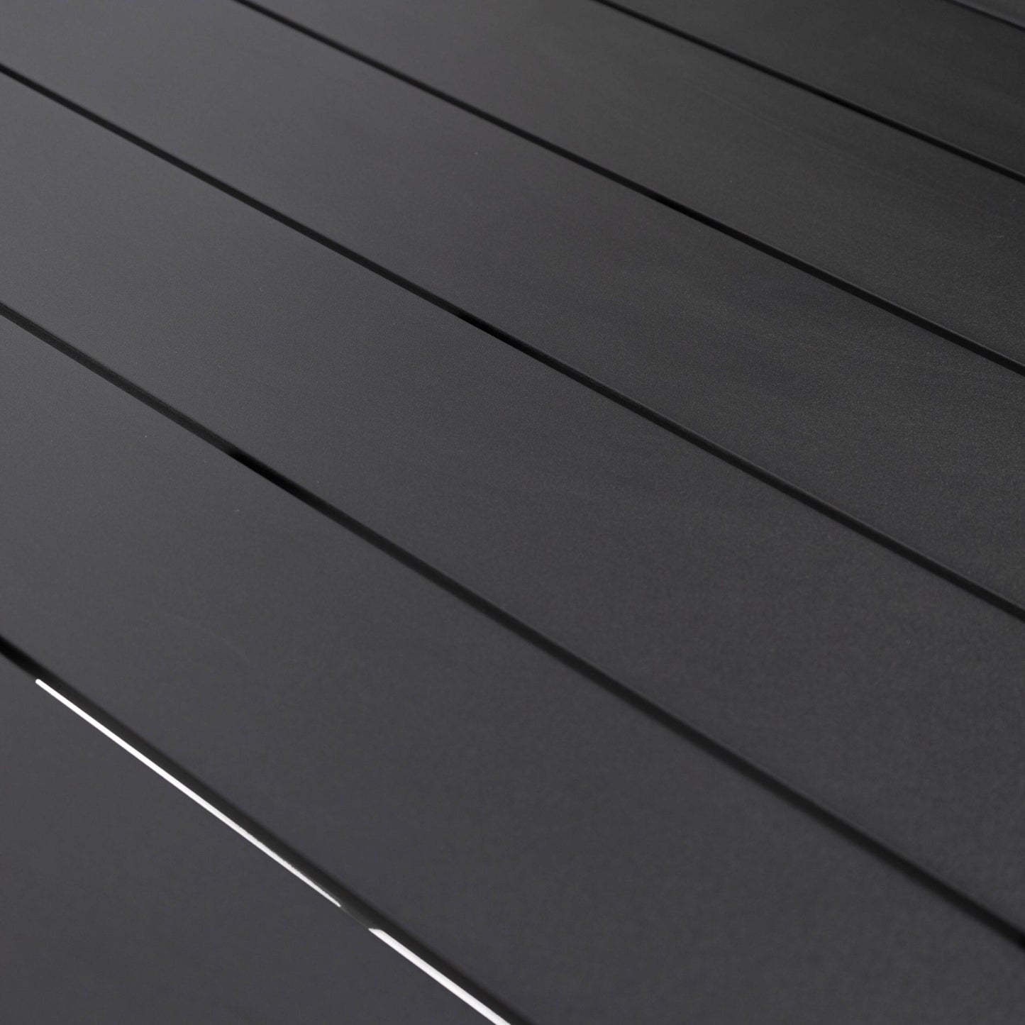 Set da pranzo da esterno da 9 pezzi in alluminio nero serie Chelsea di LeisureMod