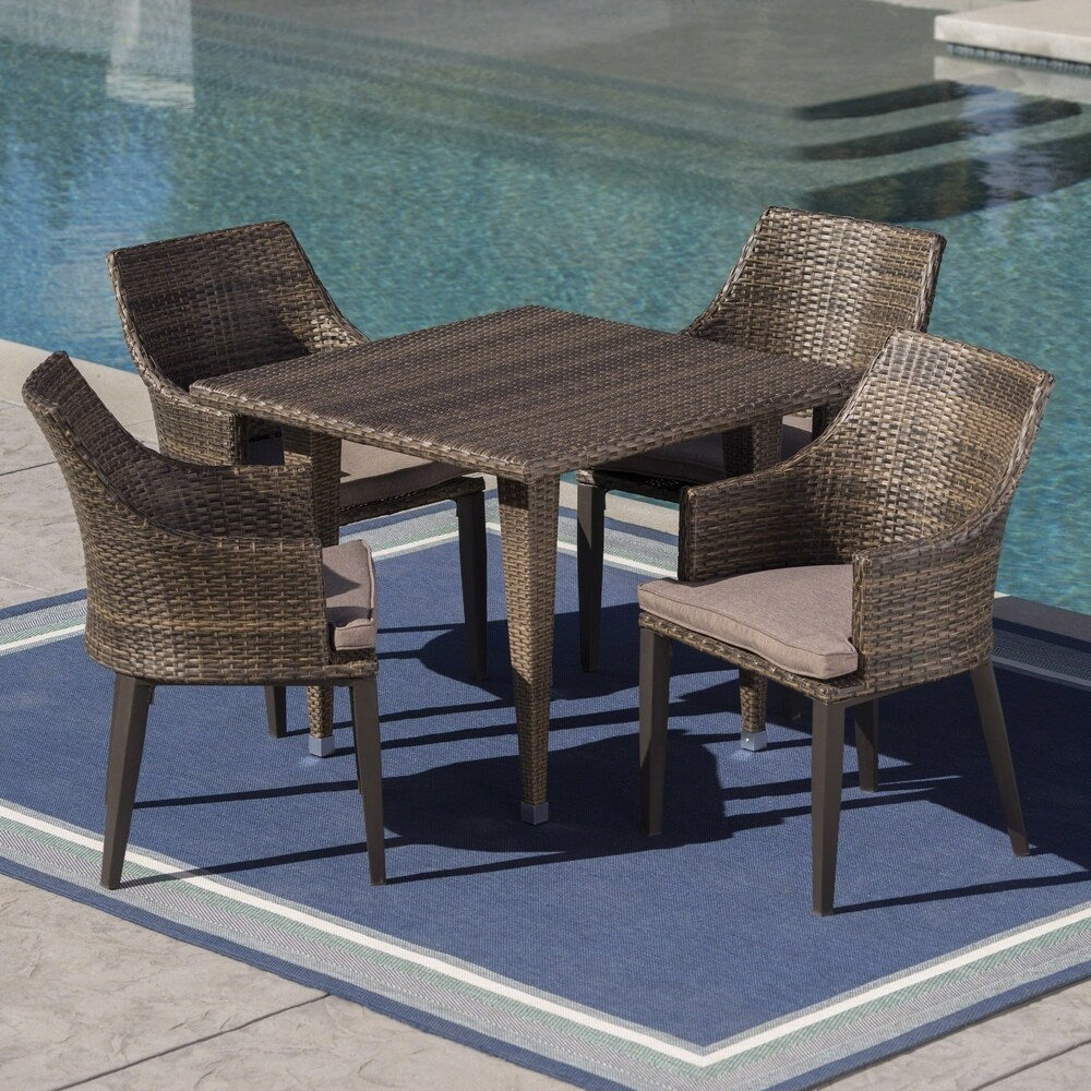 Set da pranzo quadrato in vimini da 5 pezzi Lenox Outdoor con cuscini di Christopher Knight Home