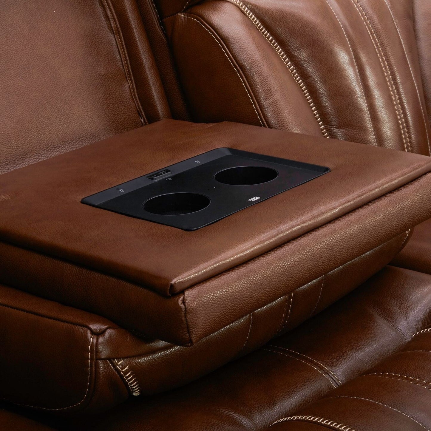 Divano Liberty Furniture Caswell Power in pelle color castagna - Larghezza 91 x Profondità 40 x Altezza 42