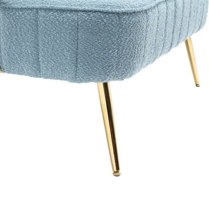 Divano a due posti in bouclé azzurro chiaro con struttura in metallo