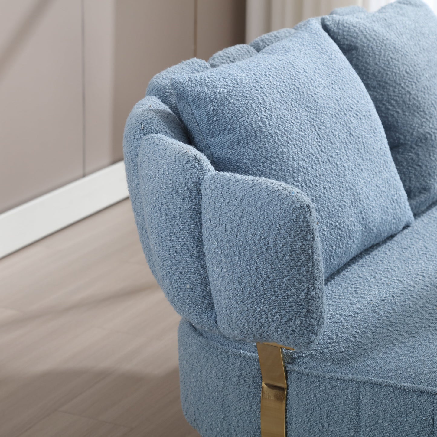 Divano a due posti imbottito in bouclé moderno azzurro chiaro da 51,97 pollici con struttura in metallo e cuscini per soggiorno