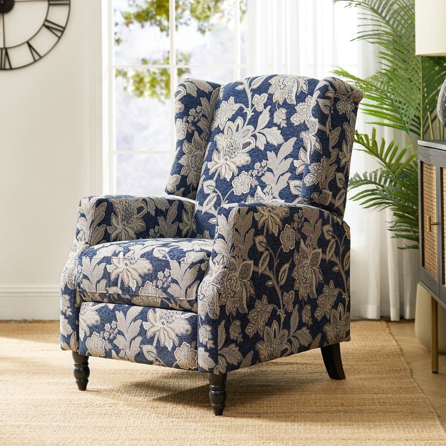 Poltrona reclinabile manuale Damaris Mid-Century Modern con schienale ad ala, design di HULALA HOME