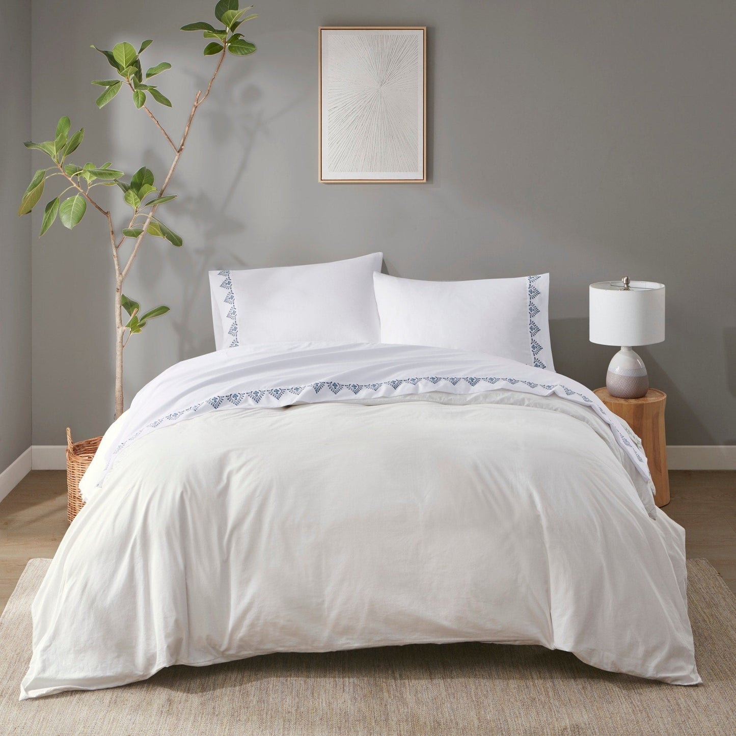 Set di lenzuola in microfibra ricamata Madison Park da 4 pezzi