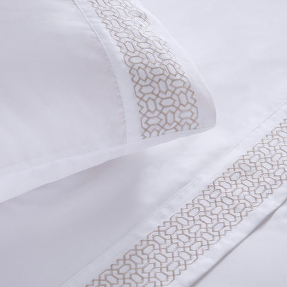 Set di lenzuola in microfibra ricamata Madison Park da 4 pezzi