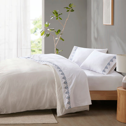 Set di lenzuola in microfibra ricamata Madison Park da 4 pezzi