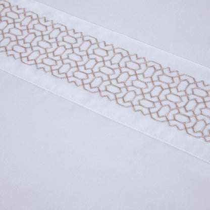 Set di lenzuola in microfibra ricamata Madison Park da 4 pezzi