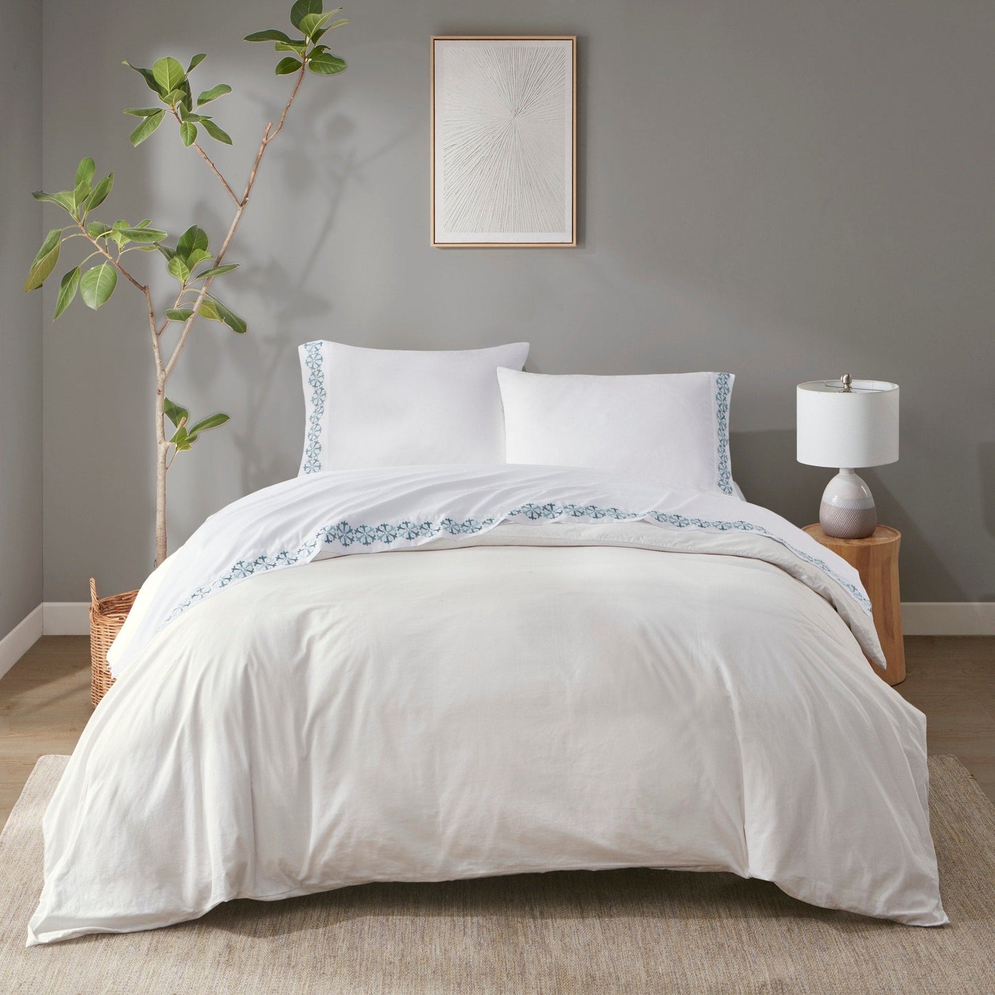 Set di lenzuola in microfibra ricamata Madison Park da 4 pezzi