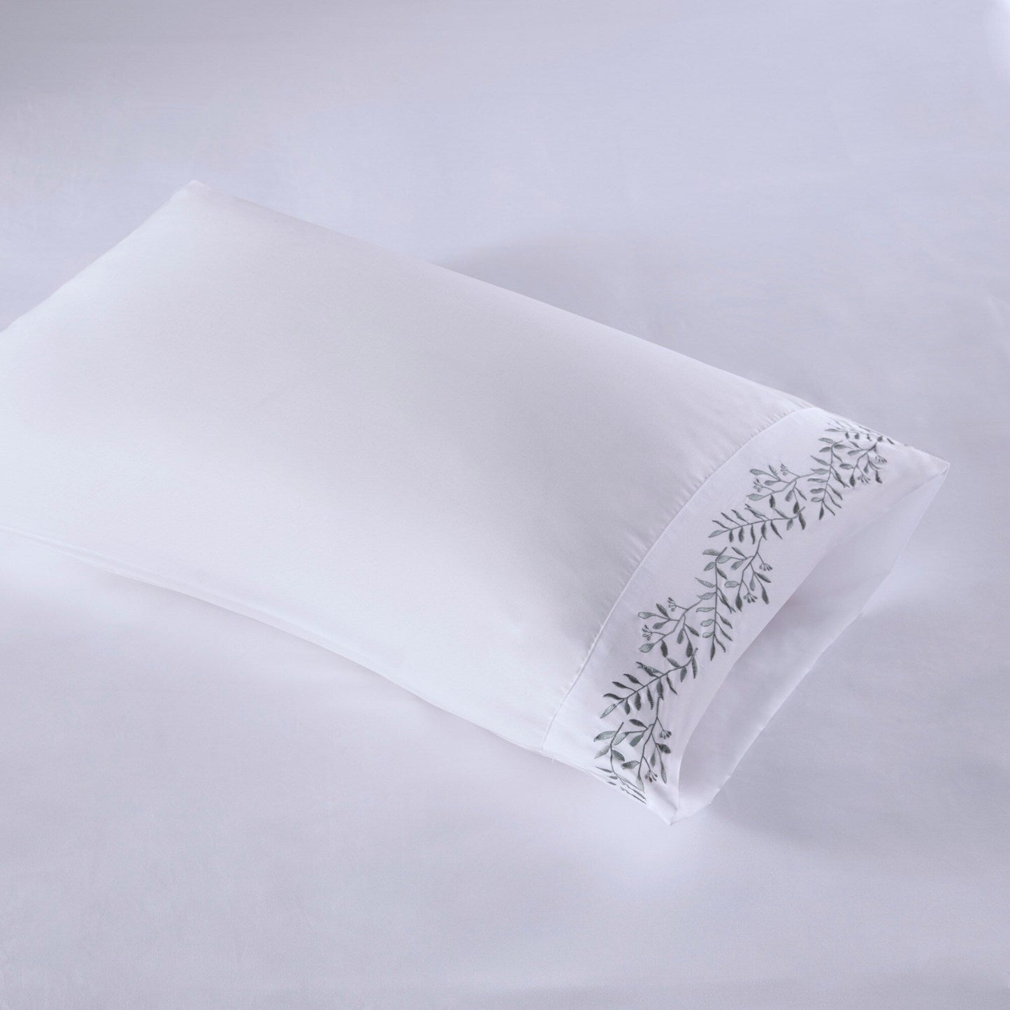 Set di lenzuola in microfibra ricamata Madison Park da 4 pezzi