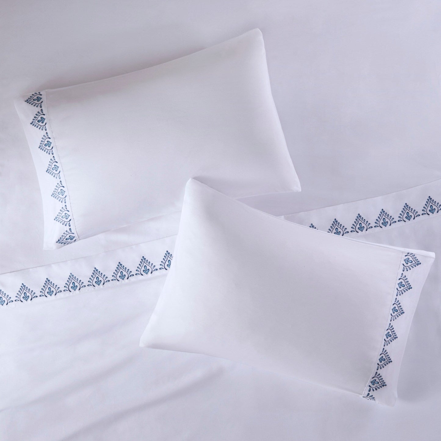 Set di lenzuola in microfibra ricamata Madison Park da 4 pezzi