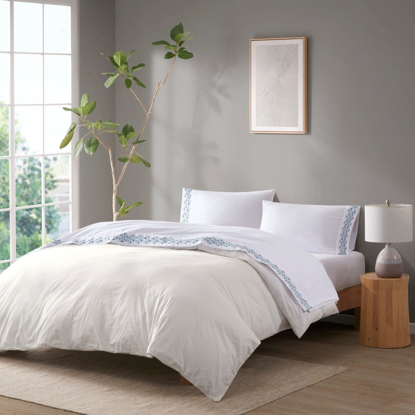 Set di lenzuola in microfibra ricamata Madison Park da 4 pezzi