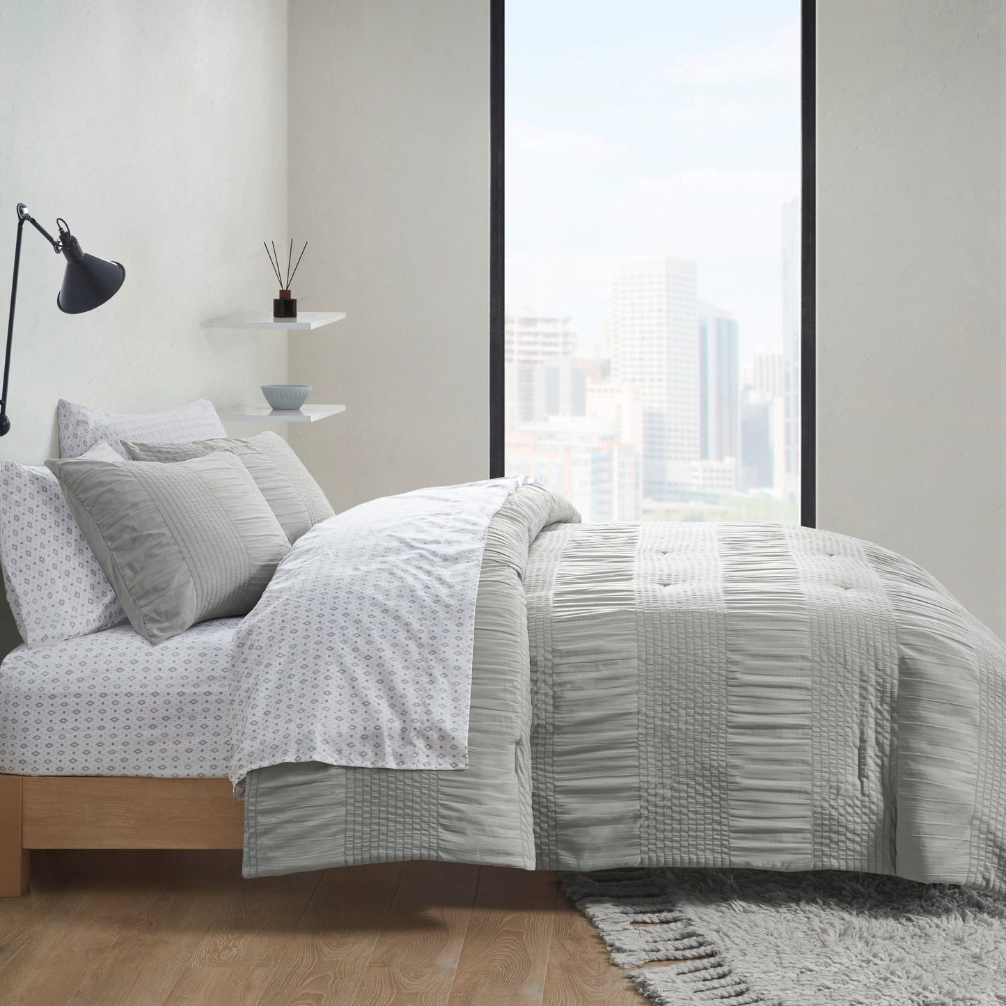 Madison Park Essentials Cirrus Set completo di piumone con lenzuola