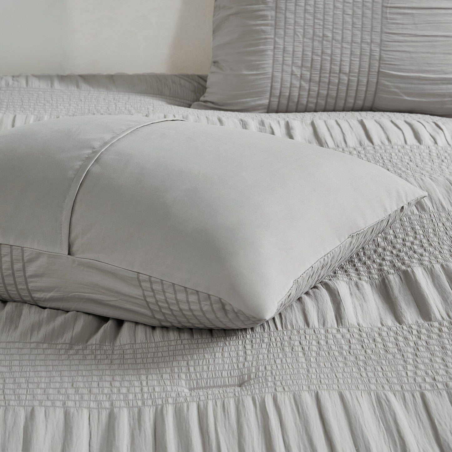 Madison Park Essentials Cirrus Set completo di piumone con lenzuola