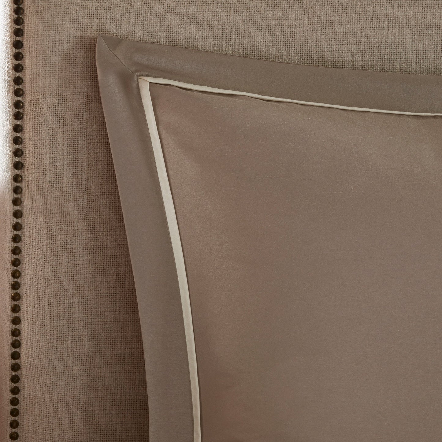 Madison Park Essentials Loretta 24 pezzi Room in a Bag con pannelli per finestre e set di lenzuola