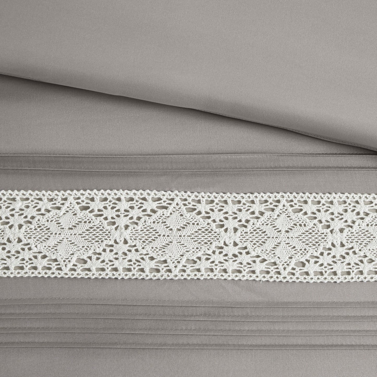 Set copripiumino con bordi in pizzo Marla di Madison Park, 7 pezzi, con cuscini decorativi