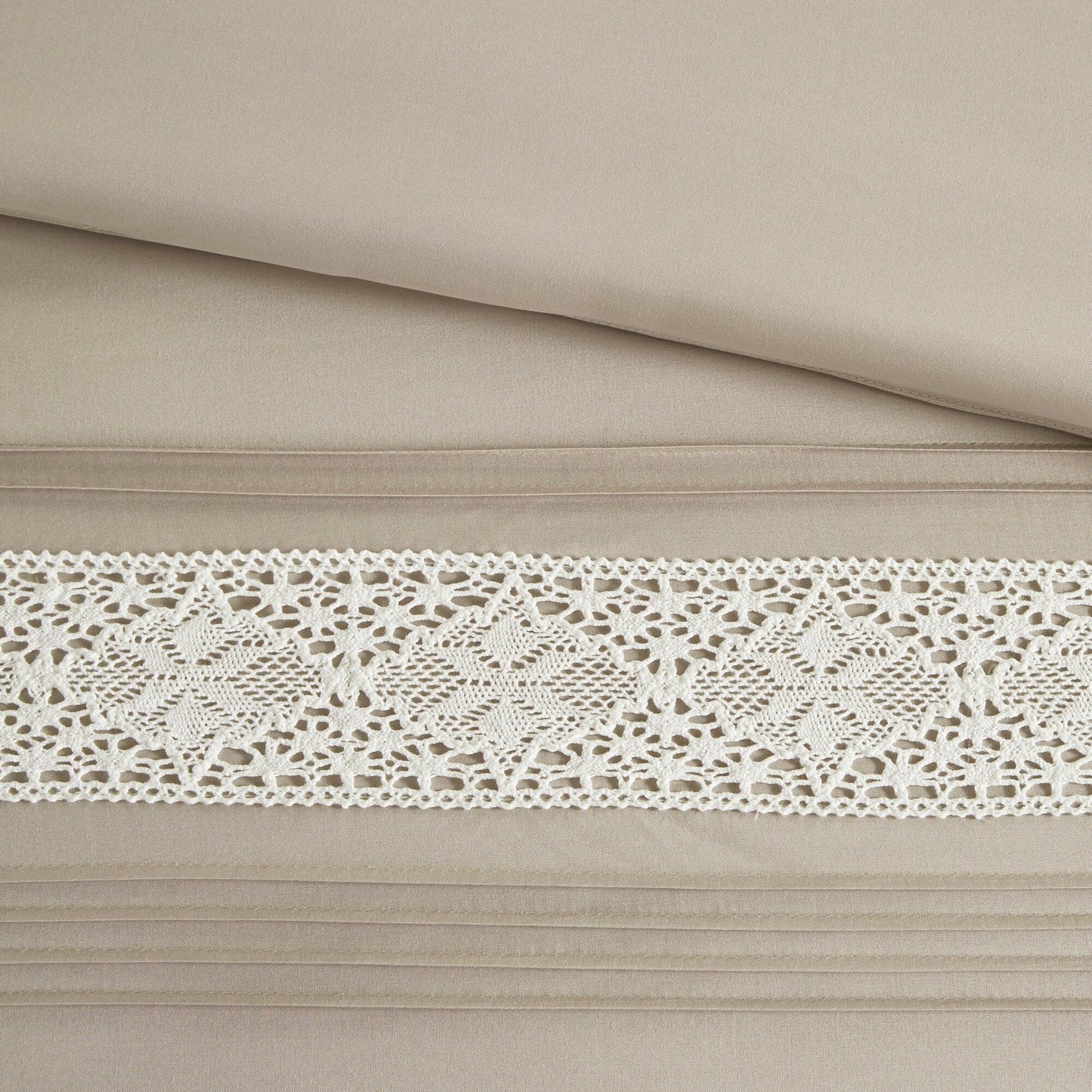 Set copripiumino con bordi in pizzo Marla di Madison Park, 7 pezzi, con cuscini decorativi