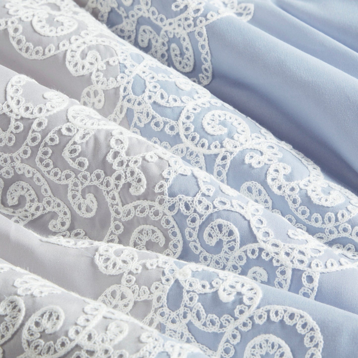 Set di piumoni in microfibra ricamati Madison Park Vera da 8 pezzi