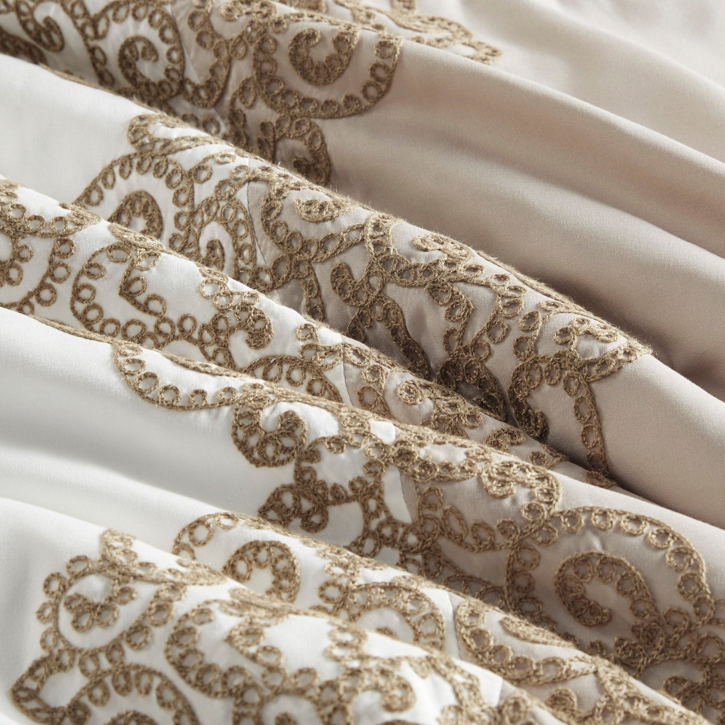 Set di piumoni in microfibra ricamati Madison Park Vera da 8 pezzi