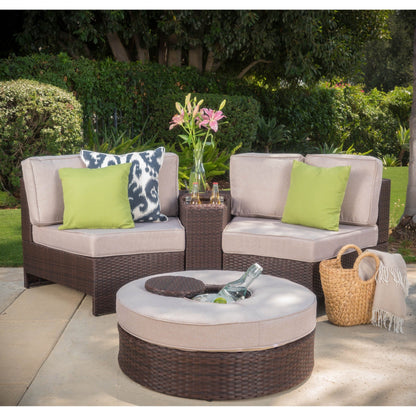 Set di divani curvi da esterno Madras Zanzibar in vimini con pouf di Christopher Knight Home