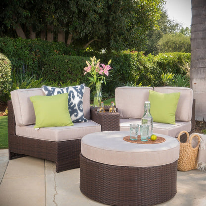 Set di divani curvi da esterno Madras Zanzibar in vimini con pouf di Christopher Knight Home