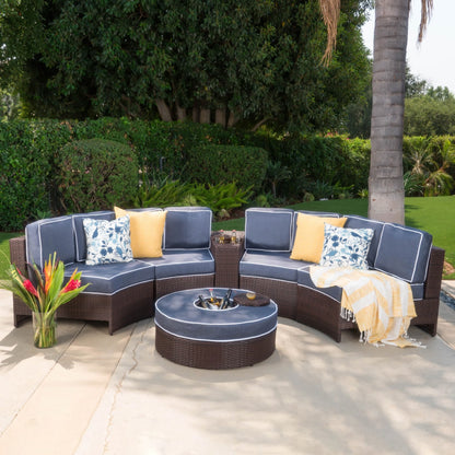 Set di divani curvi da esterno Madras Zanzibar in vimini con pouf di Christopher Knight Home