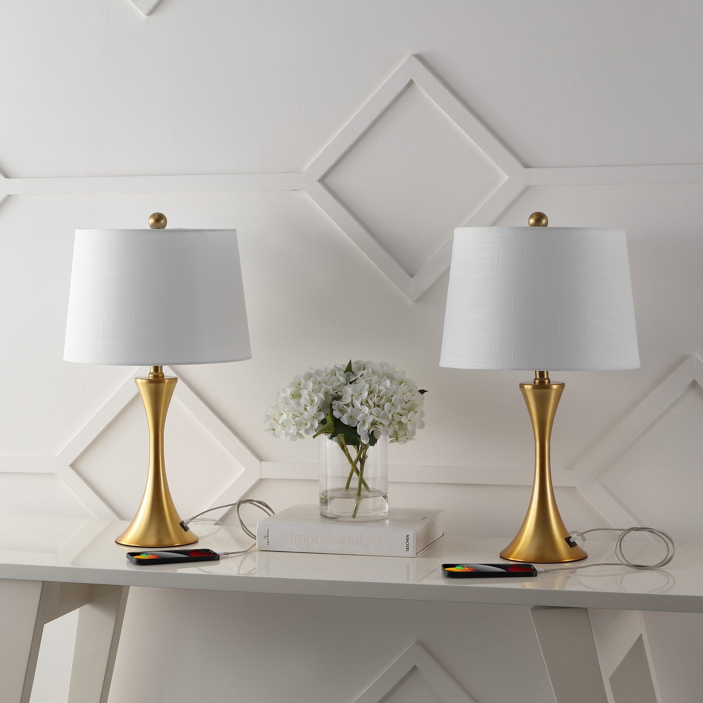 Lampada da tavolo a LED Makena 22.75 Modern Glam Iron Hourglass con porta di ricarica USB, (set da 2) di JONATHAN Y