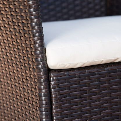 Set da pranzo bistrot Malaga Outdoor da 3 pezzi in vimini rotondo con cuscini di Christopher Knight Home