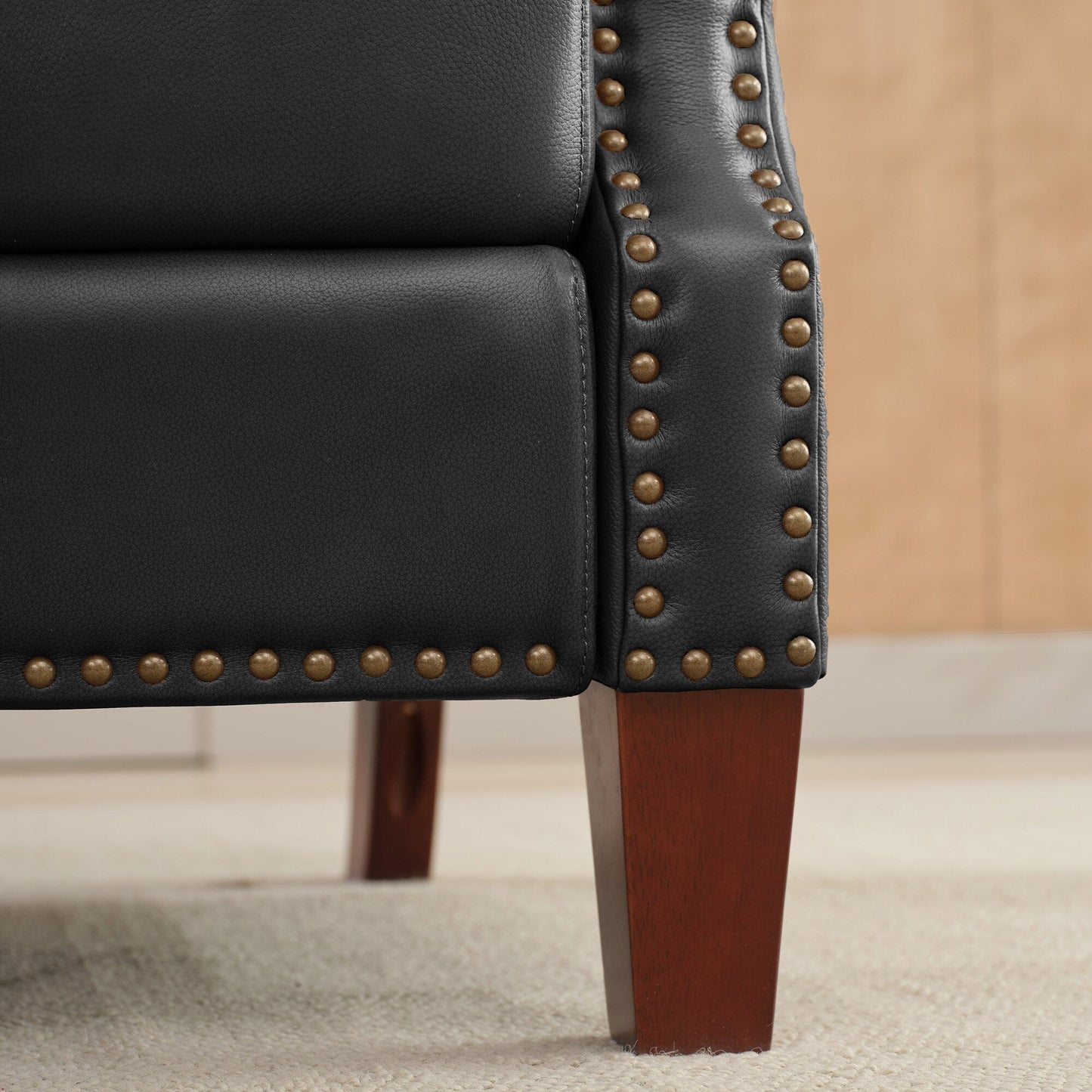 Poltrona reclinabile in vera pelle con schienale multi-angolo e gambe in legno massello