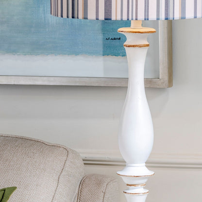 Lampada da terra Maribelle 65H in resina bianca anticata a righe multiple - 65H x 17Rnd