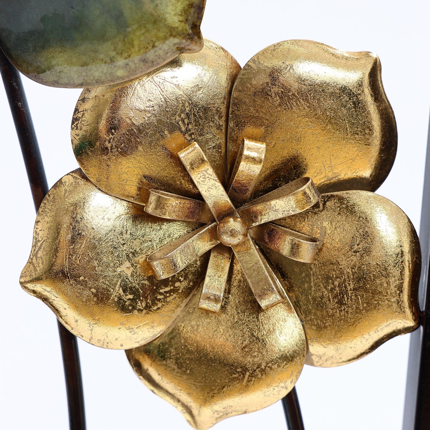 Decorazione da parete con fiori selvatici in metallo verde, bianco e oro (set da 2)