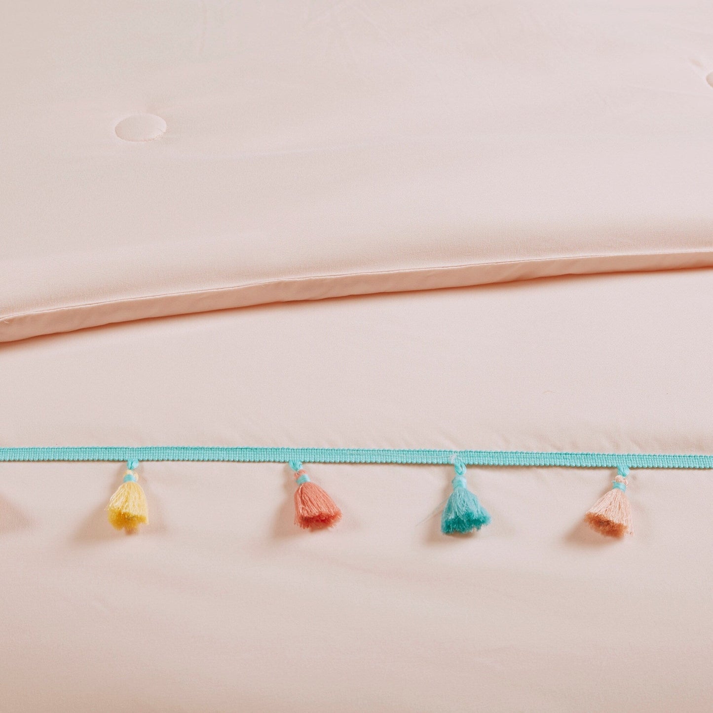 Set di trapunta con nappe Tanya per bambini di Intelligent Design con cuscino a forma di cuore