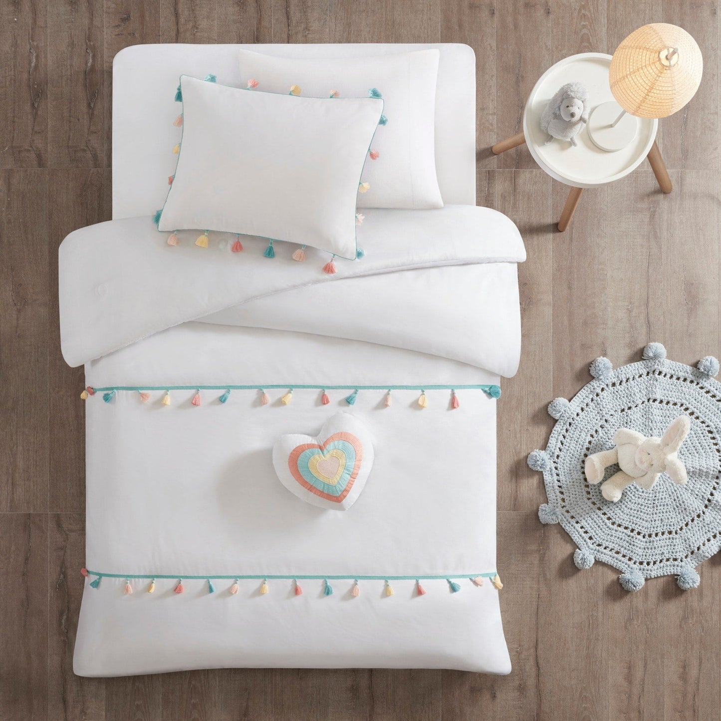 Set di trapunta con nappe Tanya per bambini di Intelligent Design con cuscino a forma di cuore