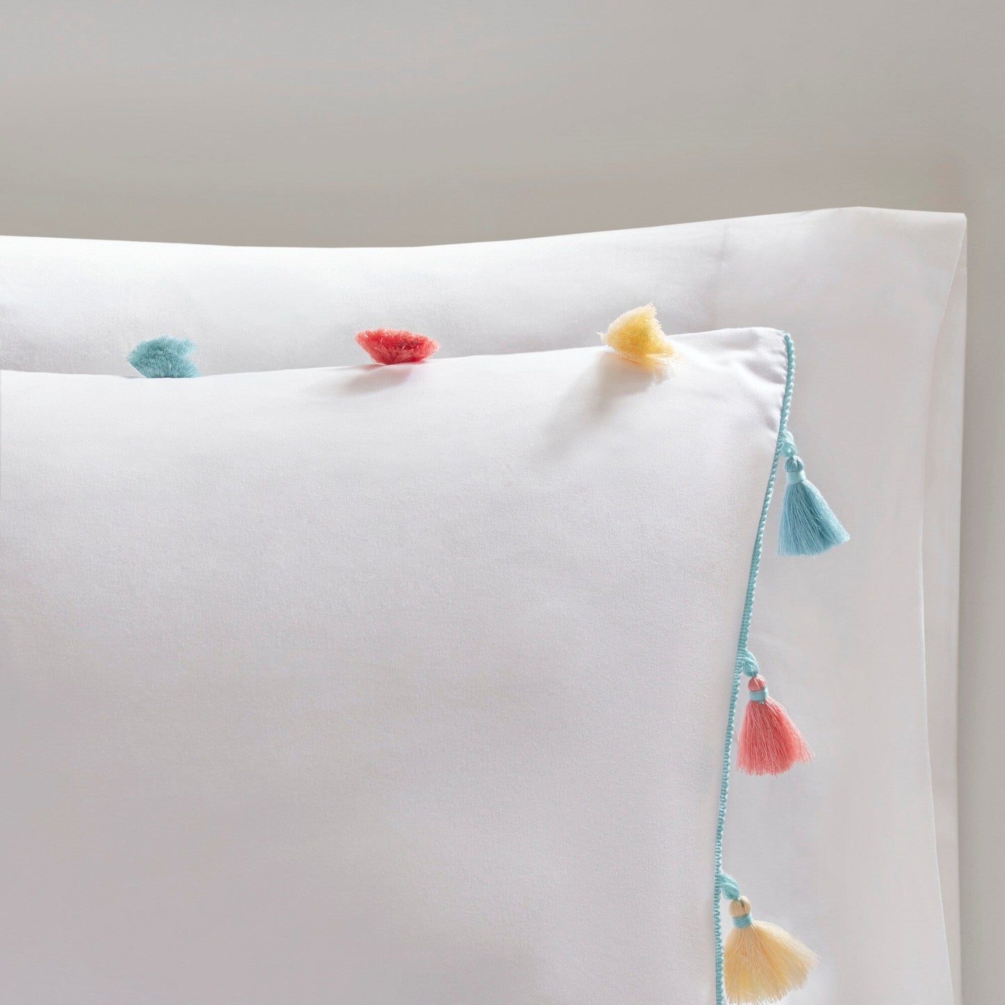 Set di trapunta con nappe Tanya per bambini di Intelligent Design con cuscino a forma di cuore