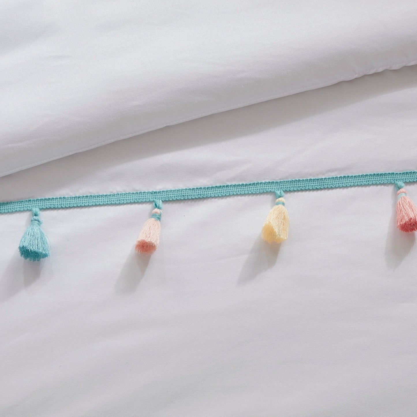 Set di trapunta con nappe Tanya per bambini di Intelligent Design con cuscino a forma di cuore