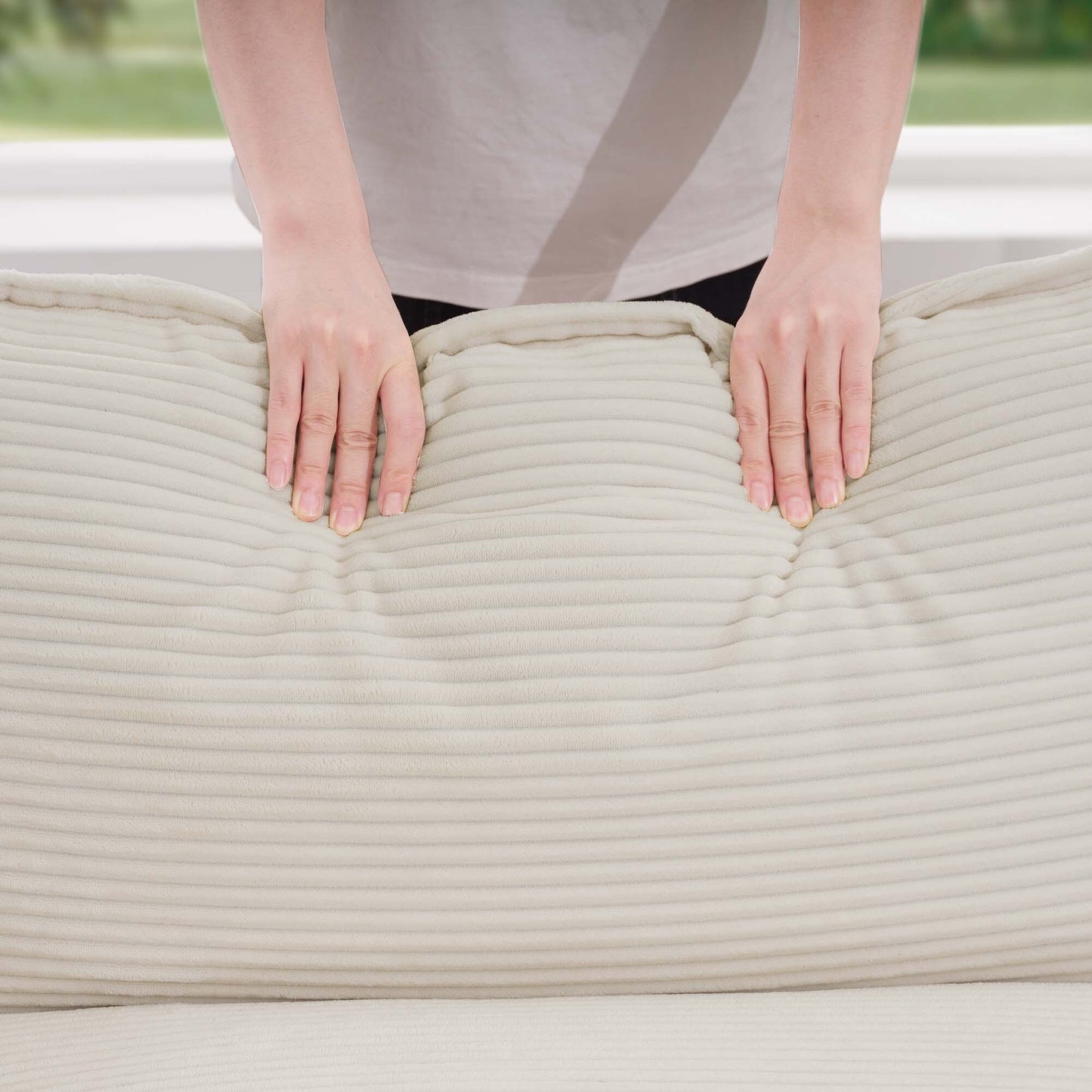 Divano componibile modulare a 3 posti in velluto a coste moderno di metà secolo con 2 braccioli e 3 cuscini decorativi per il soggiorno