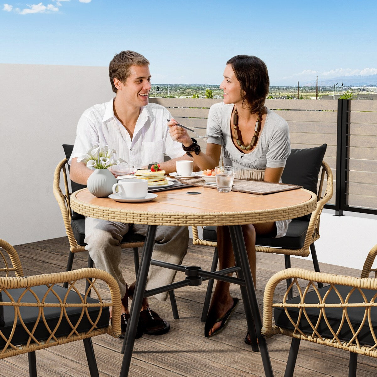 Set da bistrot da giardino Moasis per 4 persone, tavolo da pranzo in vimini