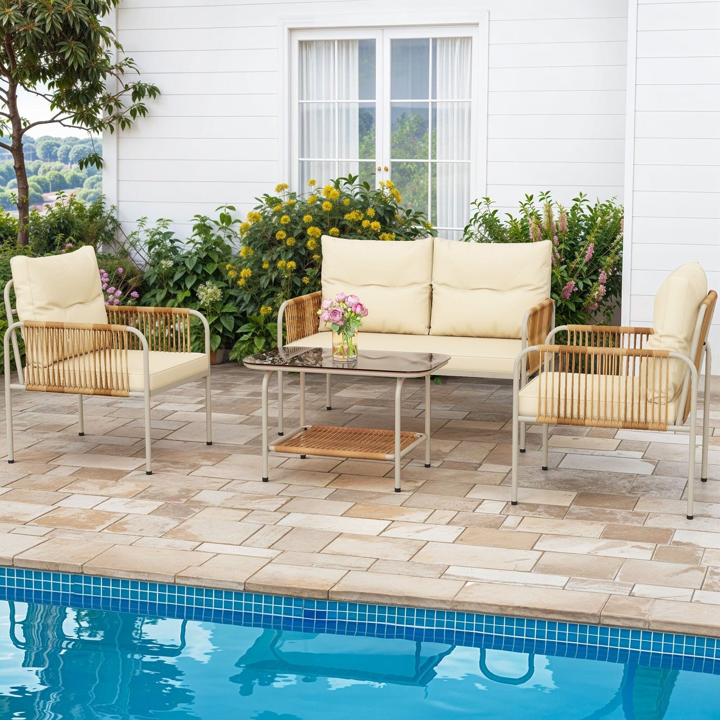 Set da conversazione in vimini e rattan da 4 pezzi Moasis con cuscino beige e tavolino da caffè