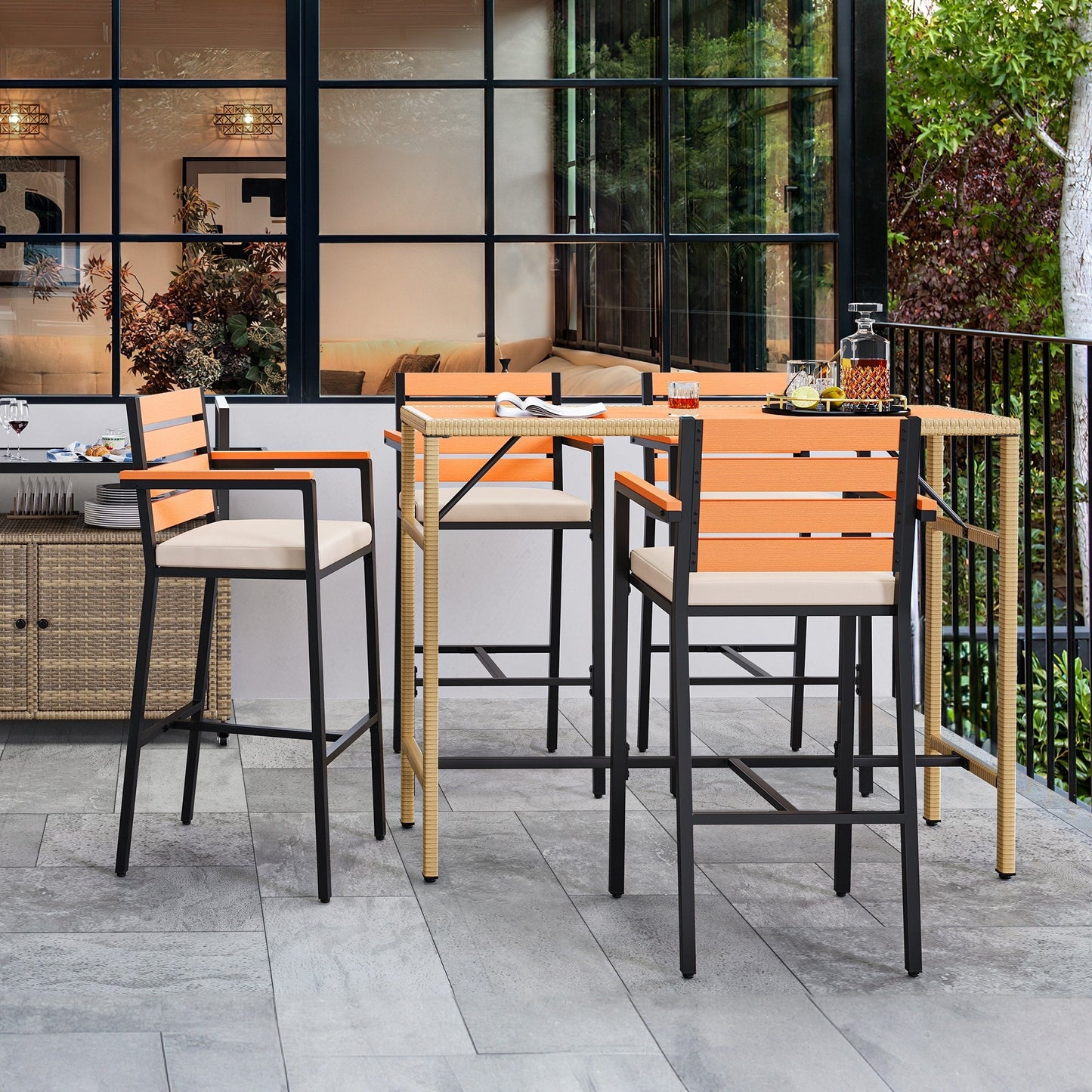 Set di 5 tavoli da bar per esterni Moasis, set di mobili da bistrot per esterni in vimini e altezza bar per esterni