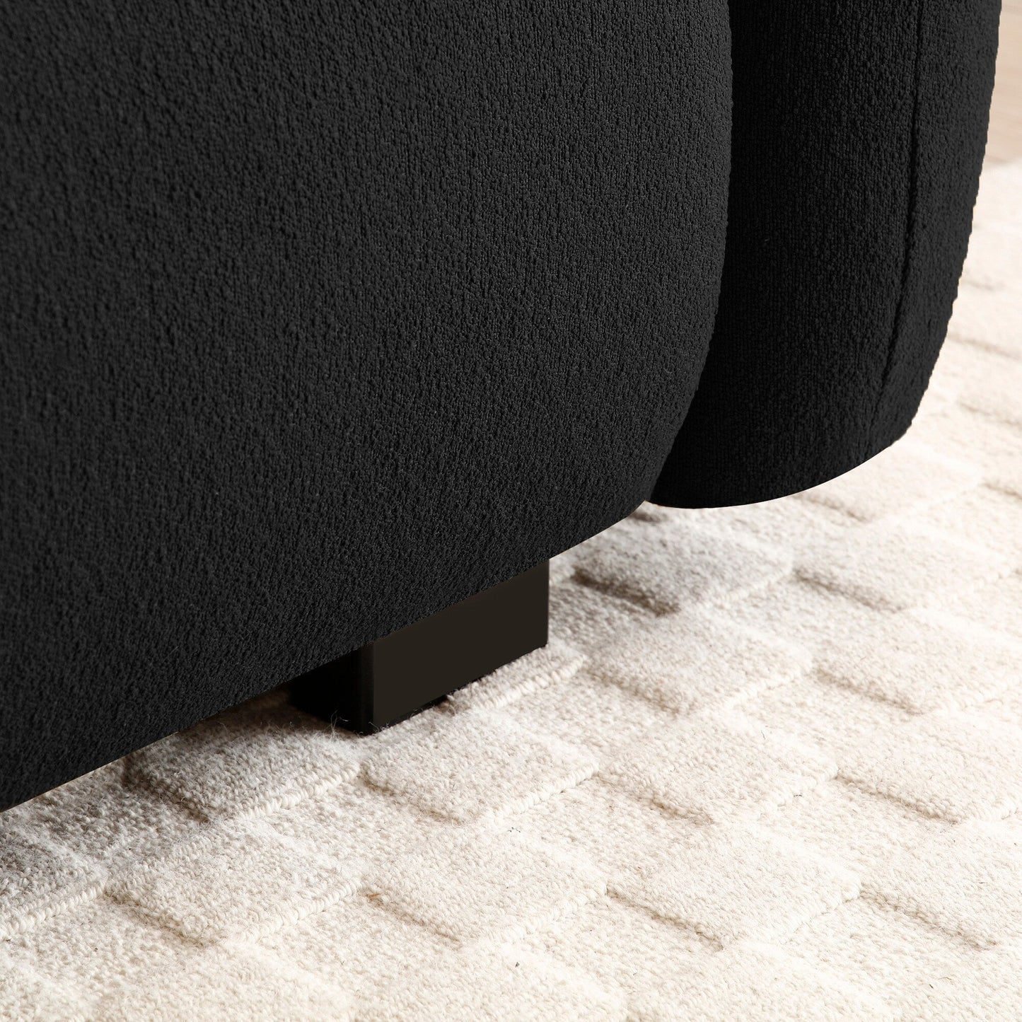 Divano moderno Teddy 81.48 a 3 posti con seduta profonda, gambe in legno e rivestimento per soggiorno