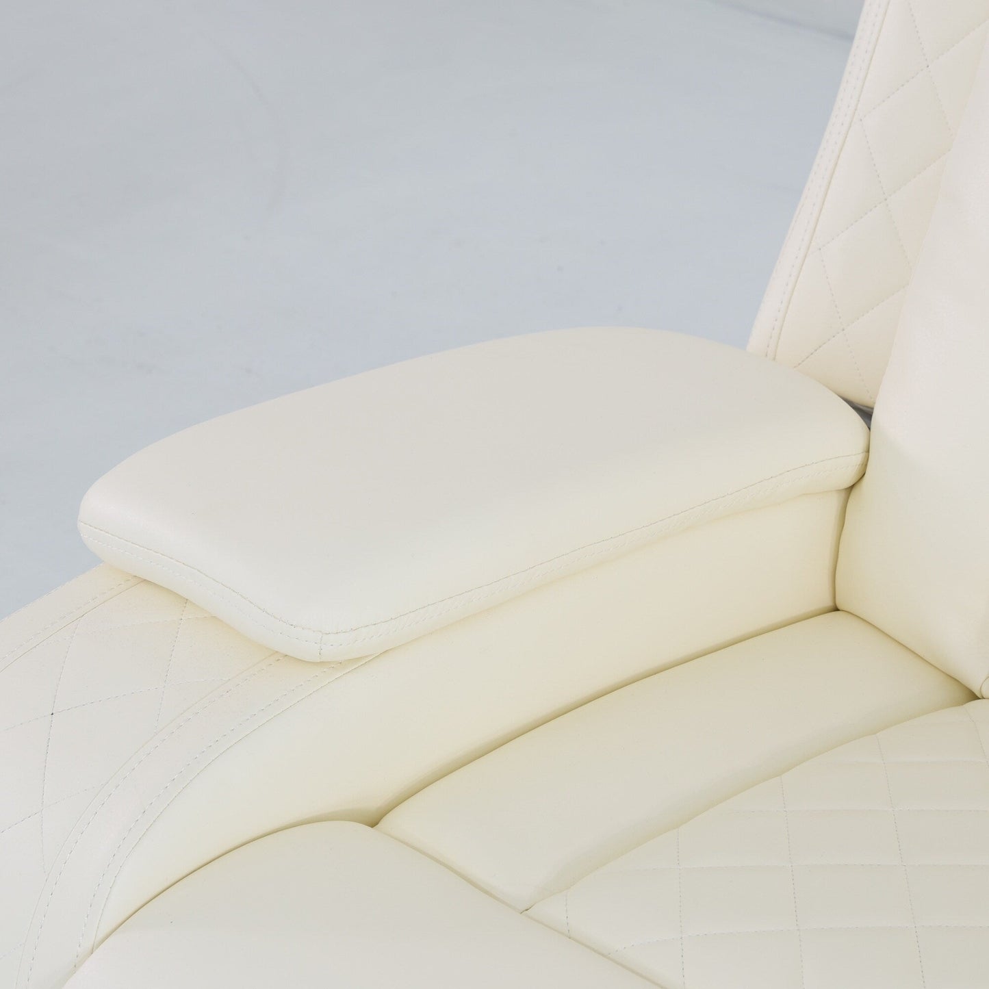 Poltrona reclinabile moderna in pelle traspirante con illuminazione ambientale e LED alimentato tramite USB