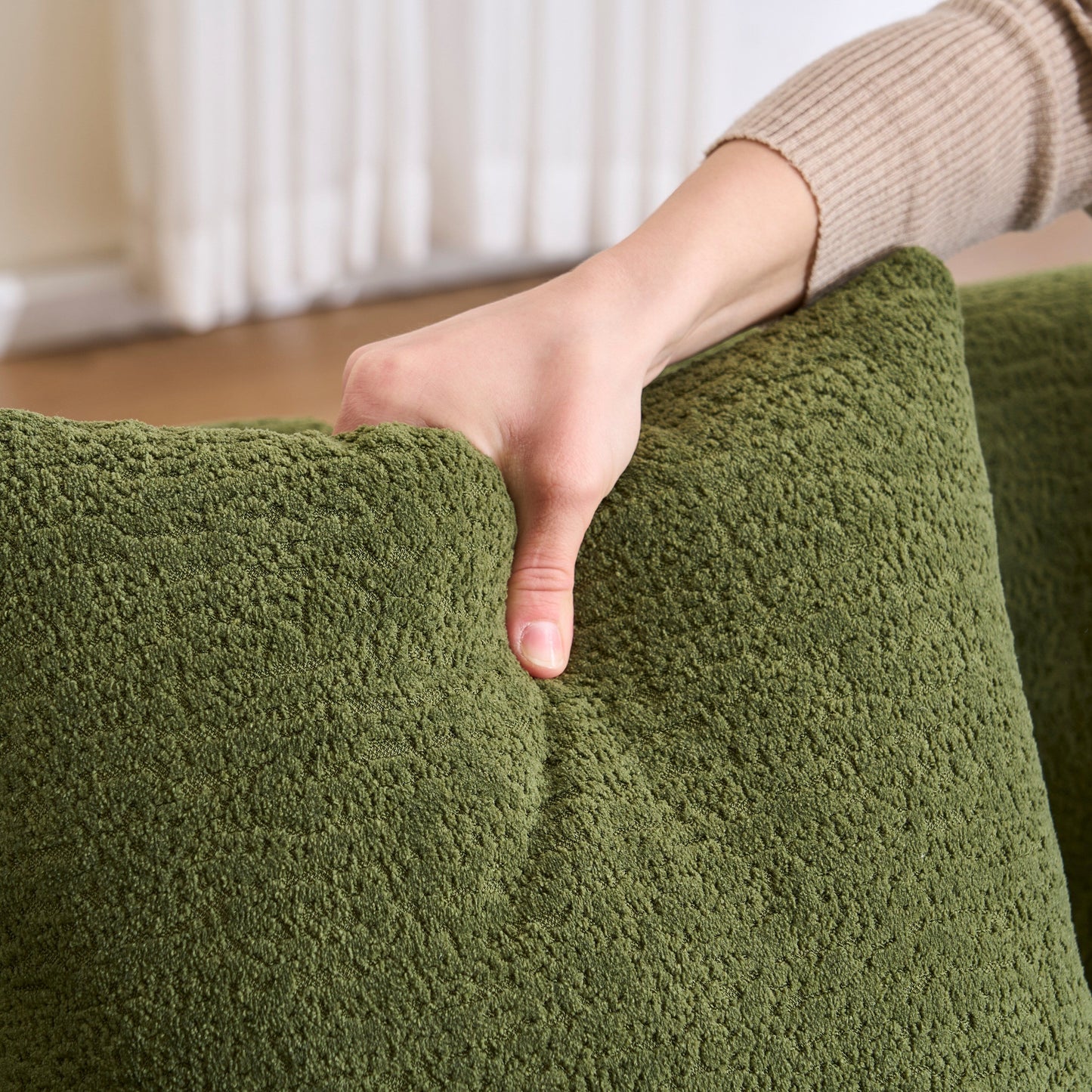 Divano componibile moderno a L in ciniglia con chaise longue curva e 4 cuscini per soggiorno