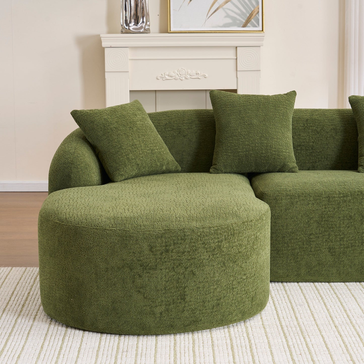 Divano componibile moderno a L in ciniglia con chaise longue curva e 4 cuscini per soggiorno