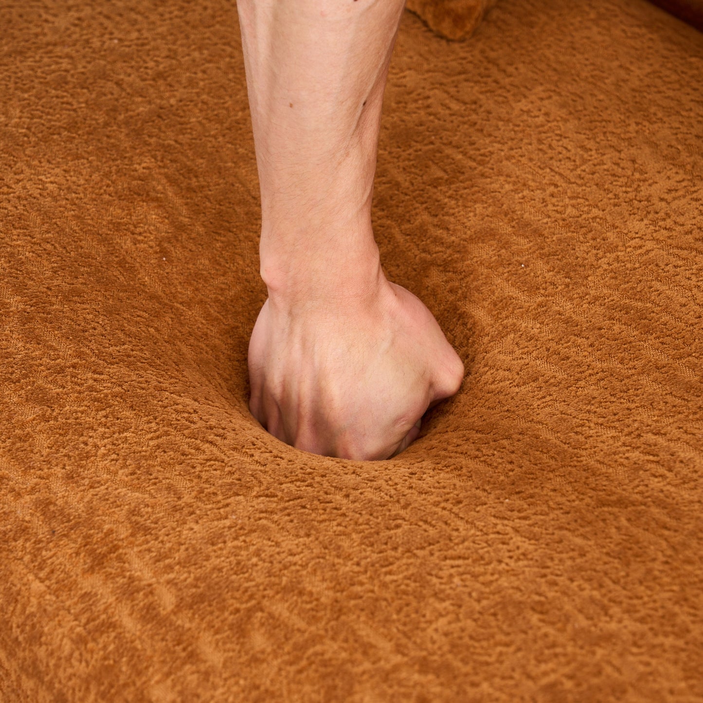 Divano componibile moderno a L in ciniglia con chaise longue curva e 4 cuscini per soggiorno