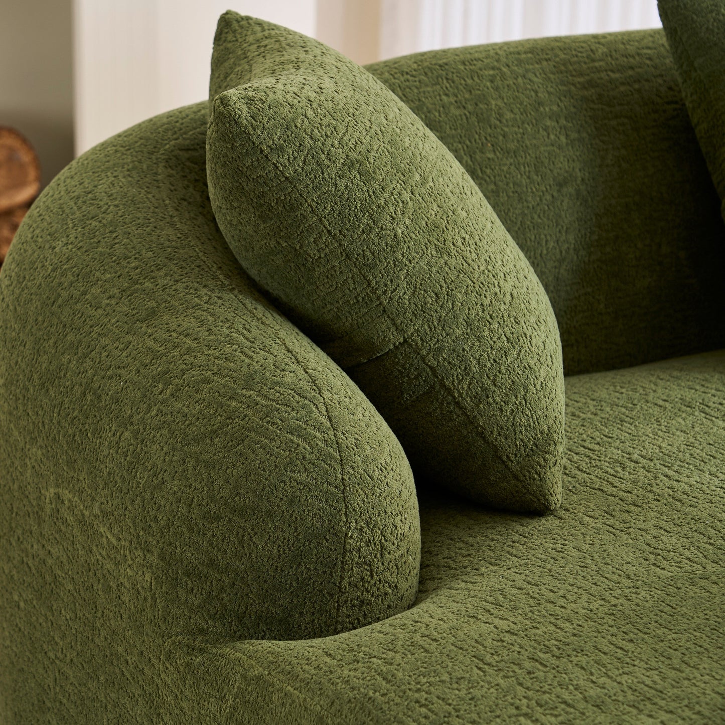 Divano componibile moderno a L in ciniglia con chaise longue curva e 4 cuscini per soggiorno