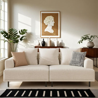 Divano moderno con seduta profonda, cuscini, gambe alte, comodo divano da soggiorno, divano da appartamento