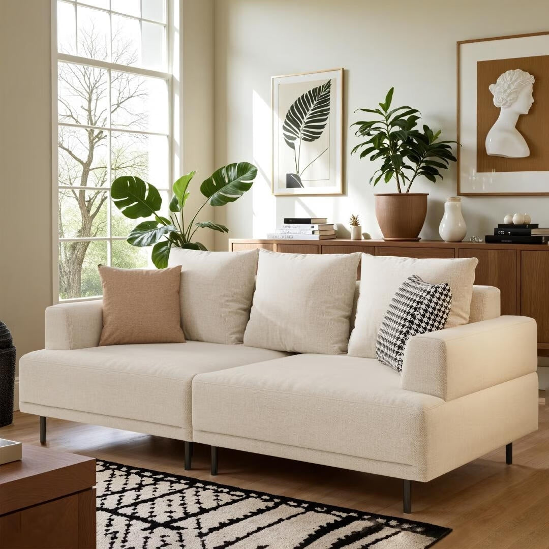 Divano moderno con seduta profonda, cuscini, gambe alte, comodo divano da soggiorno, divano da appartamento