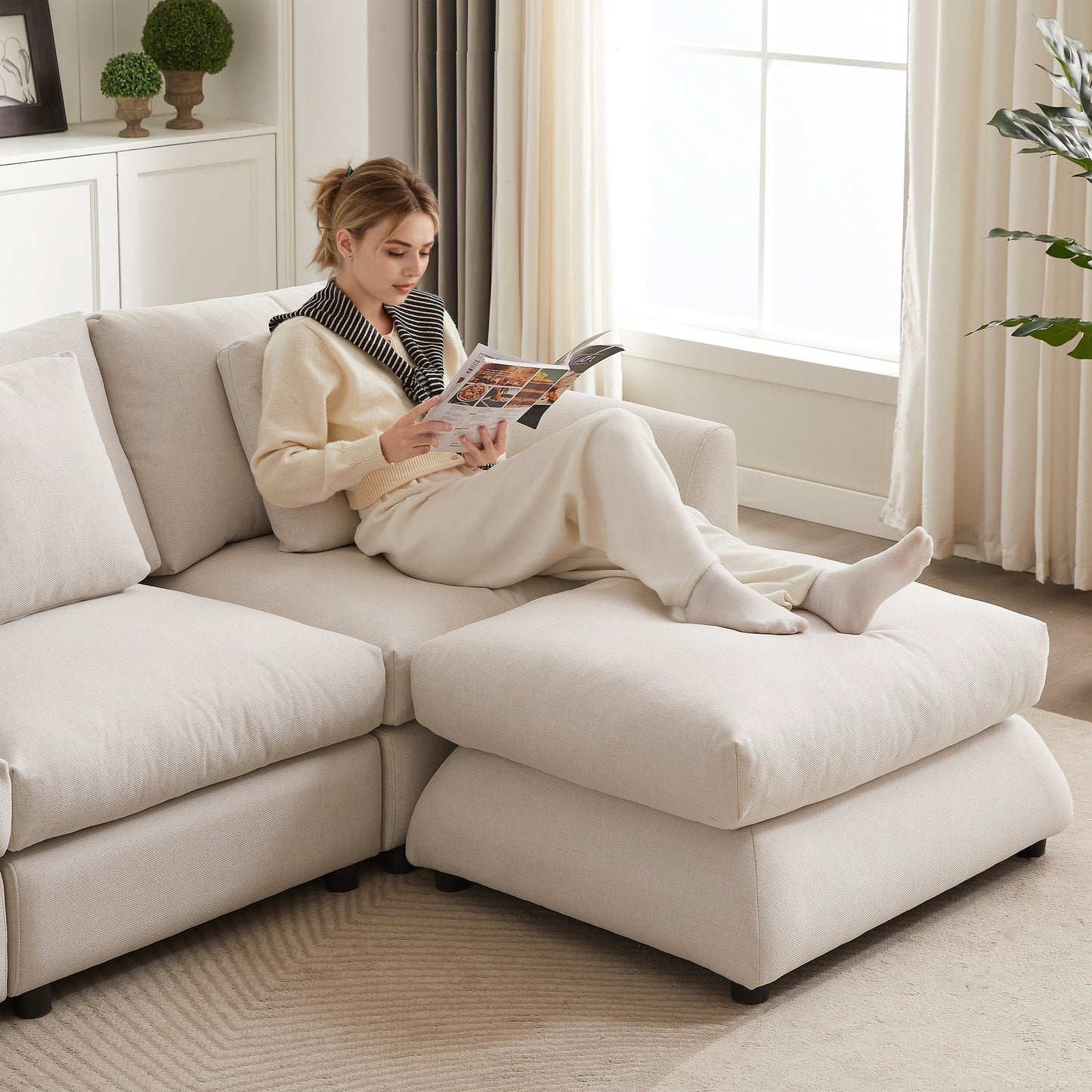 Divano componibile moderno a L con pouf, 3 cuscini e 3 cuscini per soggiorno