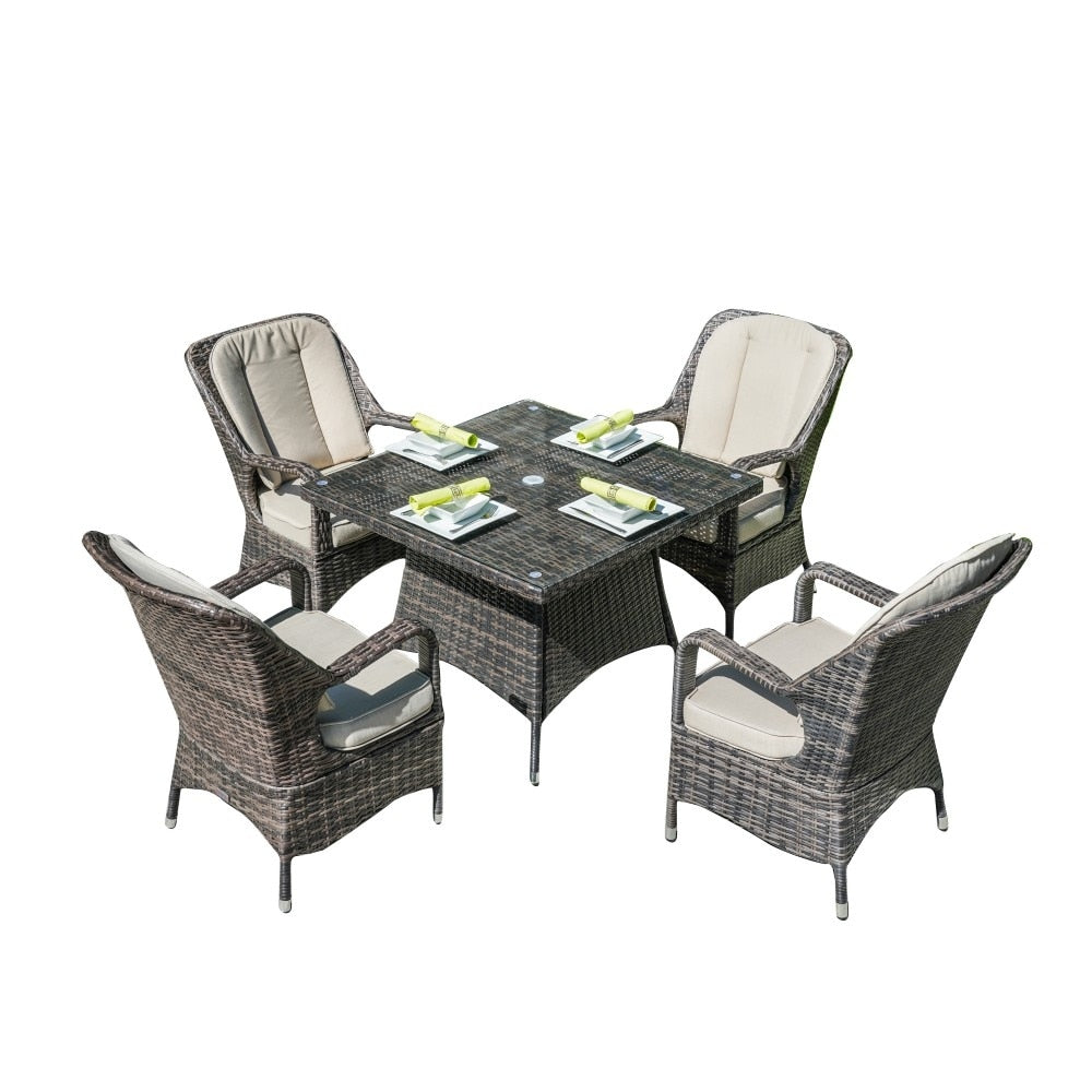 Set da pranzo moderno da patio in alluminio e vimini da 5 pezzi con tavolo con piano in vetro quadrato e 4 sedie