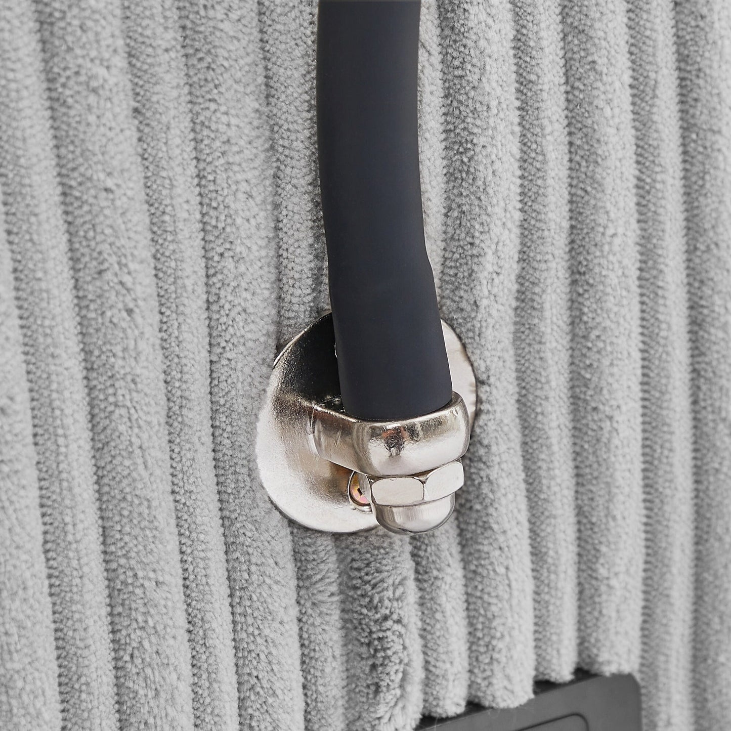 Divano singolo moderno con pouf mobile, spazio nascosto, porte USB, portabicchieri e porta telefono per il soggiorno